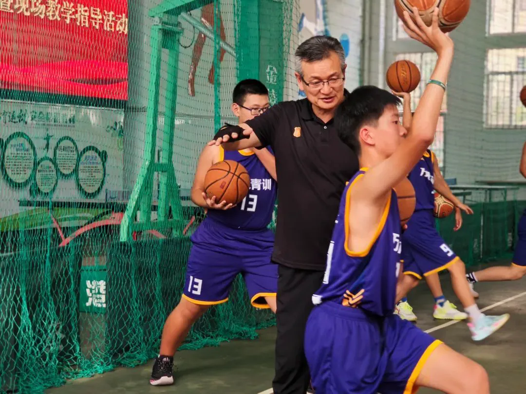 刻苦训练篮球时如何避免受伤的建议_2